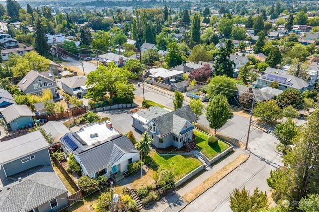 Building Photo - Charming updated 3 bed home in Hillman City!