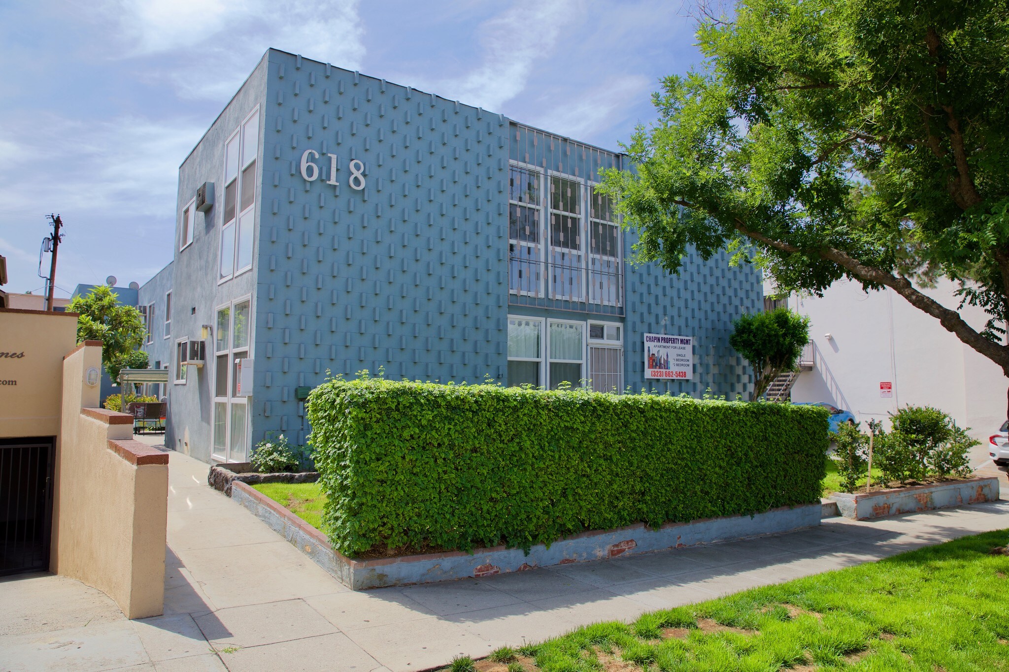 Front of building - 618 E Cedar Ave