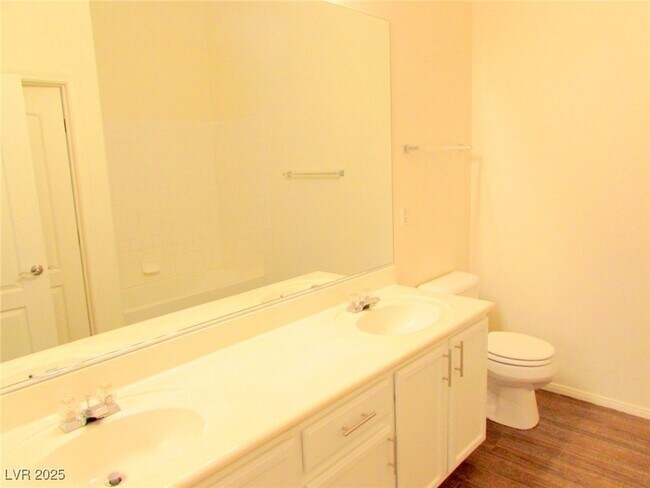 Building Photo - 2305 W Horizon Ridge Pkwy