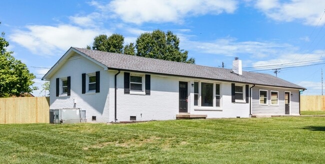 Building Photo - 3 Bedroom Pet Friendly Home For Rent!