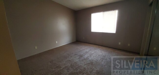 Building Photo - 2 Bedroom Condo available