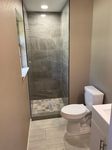 Building Photo - 272 Harp Loop