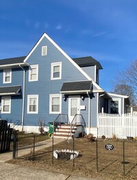 Building Photo - 3 bedroom, 2 bathroom townhome in Aberdeen...