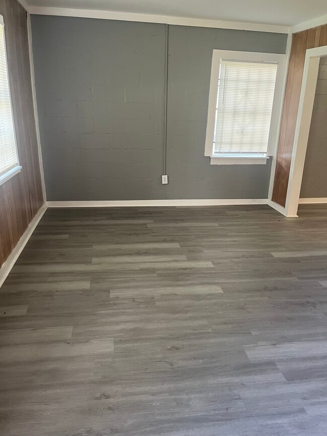 Building Photo - 2107 Meriwood Dr