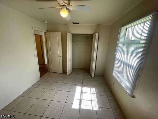 Building Photo - 445 Candlewick Cir W