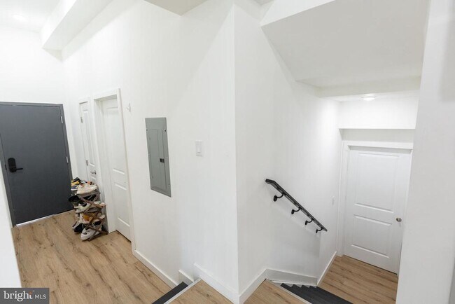 Building Photo - 3945 Lancaster Ave