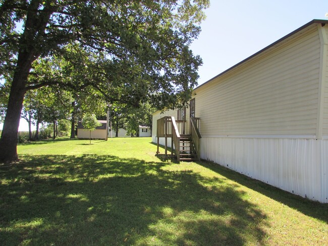 Building Photo - Quiet Country Setting Home