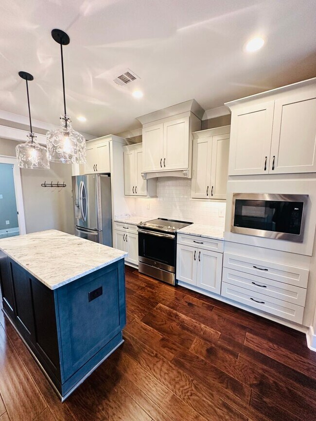 Building Photo - Luxury Living in Live Oak Preserve