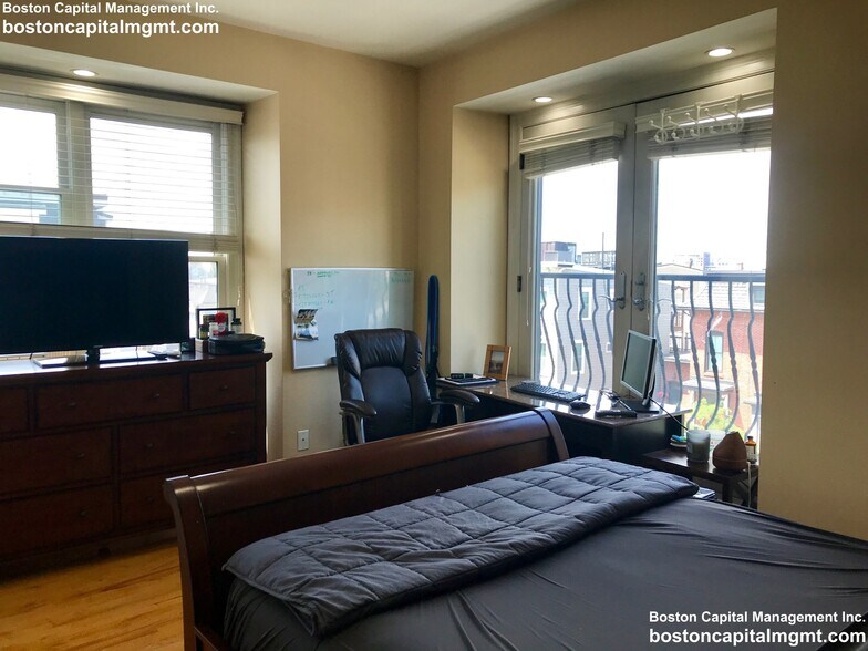 Building Photo - 360-362 Dorchester St. Unit 3