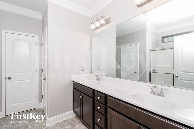 Building Photo - 5601 Marblehead Dr