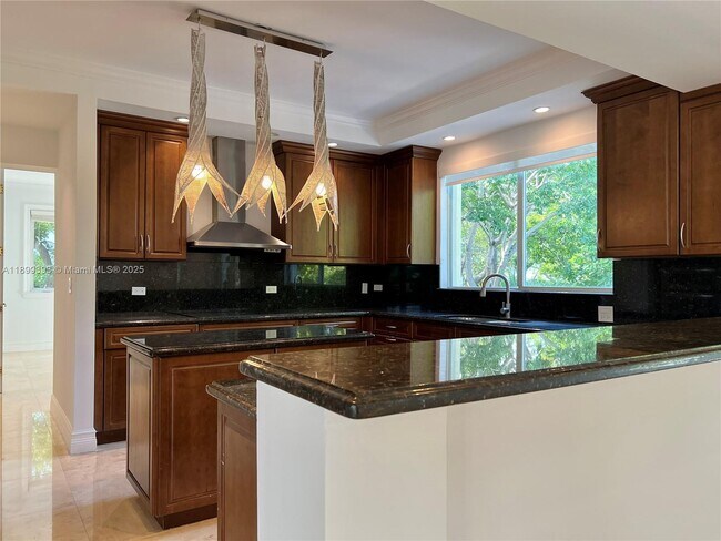 Building Photo - 573 Satinwood Dr