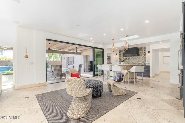 Building Photo - 4450 E Camelback Rd