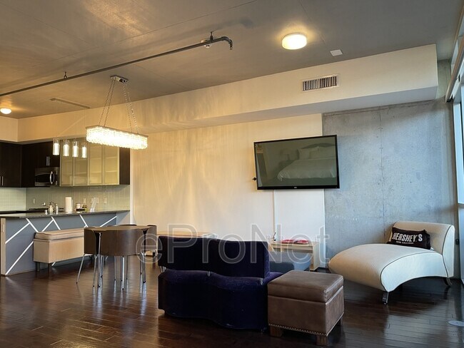 Building Photo - 353 E Bonneville Ave