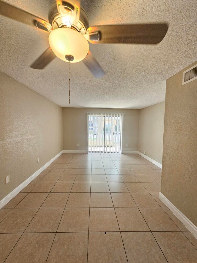 Building Photo - 4324 NW 9th Ave