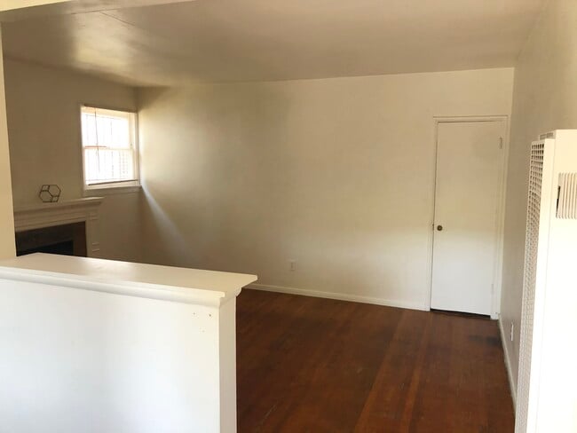 Building Photo - 1240 Tamarind Ave
