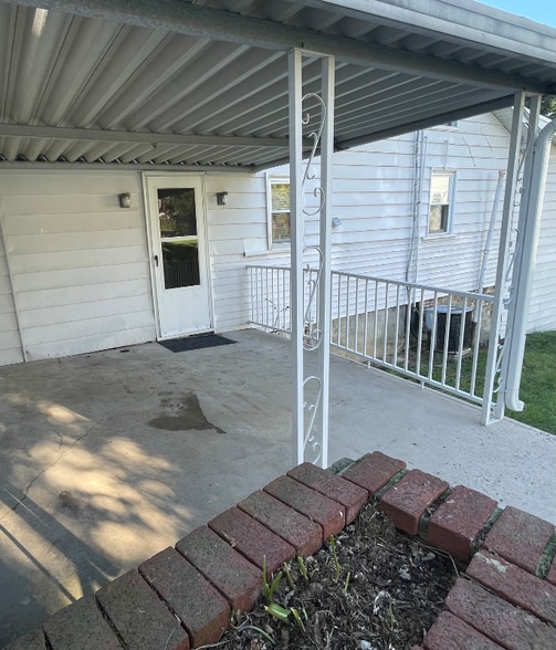 Building Photo - 331 Dorn Ave