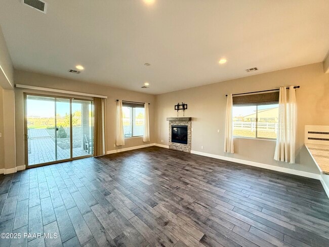 Building Photo - 220 Mackenze Rose Dr