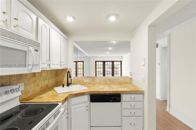 Building Photo - 455 Paradise Isle Blvd