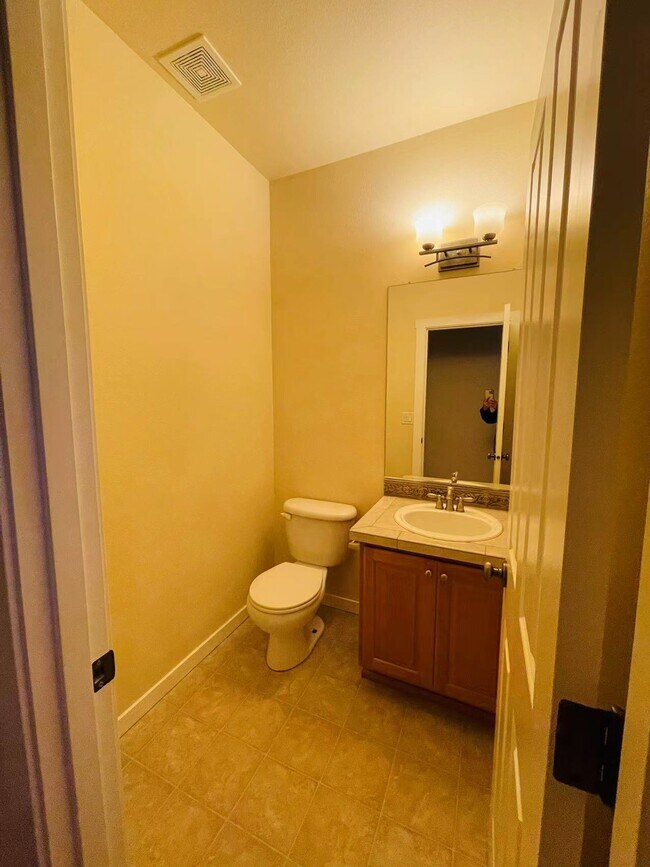 Building Photo - 2551 NW Byrne Terrace