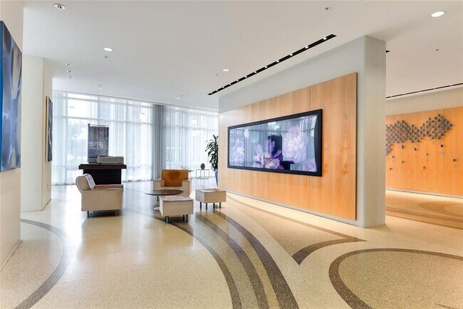 Building Photo - 150 E Robinson St