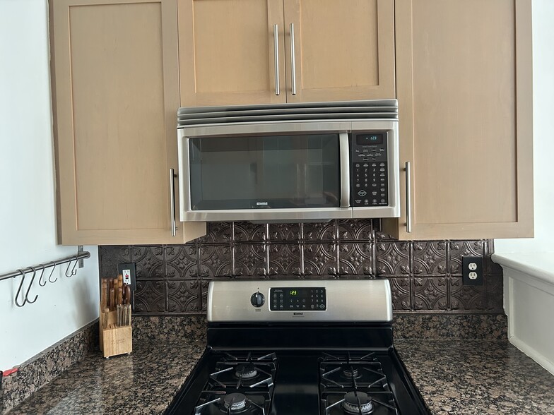 Building Photo - 61 16th St NE