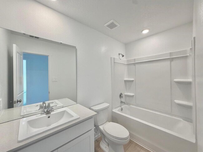 Building Photo - 836 Lynx St