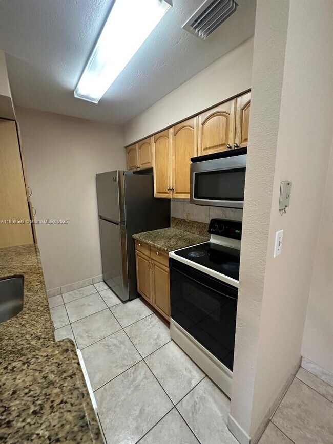 Building Photo - 2846 S University Dr