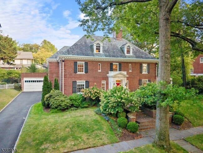 Building Photo - 655 Lake St