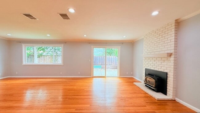 Building Photo - Charming 3BD/2BA, Single-Story, Ranch-Style Home in Broadmoor Area of San Ramon- Available NOW!