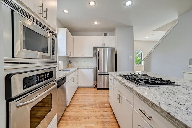 Building Photo - 5838 Larkin St