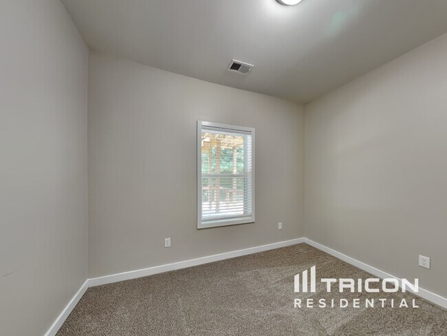 Building Photo - 1751 Miller Springs Dr