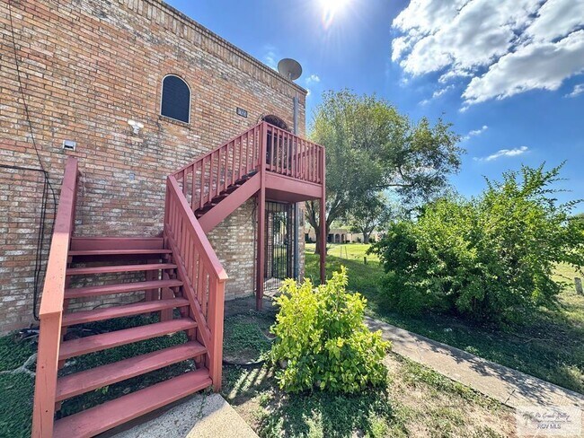 Building Photo - 15 Highland Park Ave