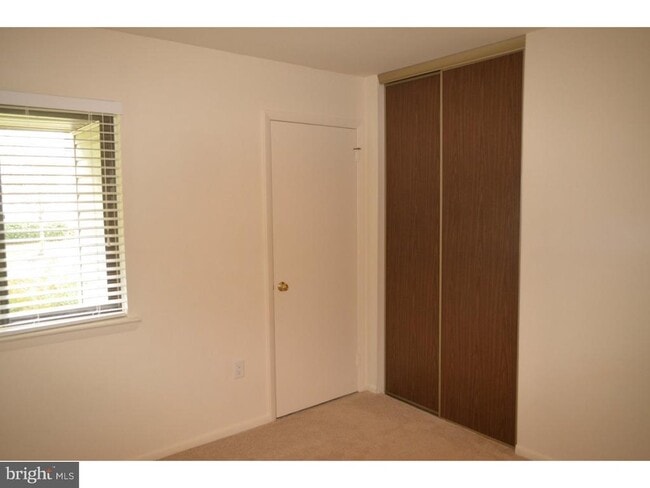 Building Photo - 23A E Daisy Ln