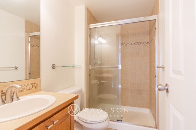 Building Photo - Modern Ballard Townhome | 2 Primary Suites + Office | Garage | Walk to Market ST!