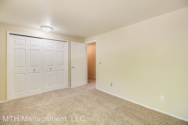 Building Photo - 3 br, 1 bath Apartment - 1001 Vincent Court