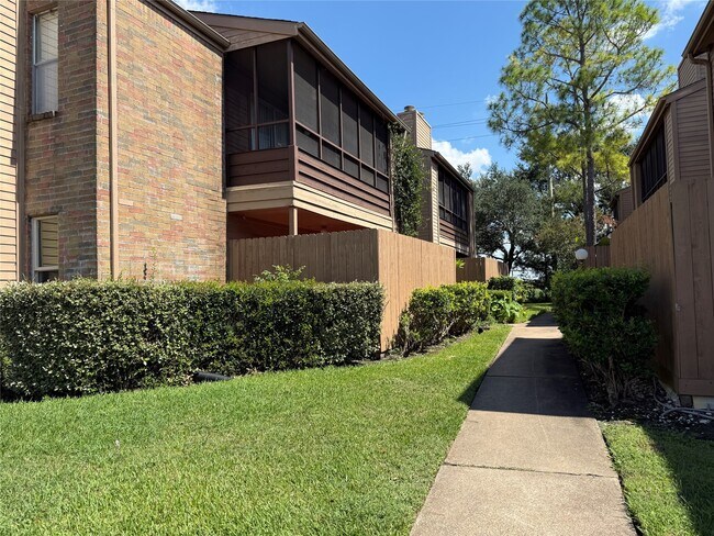 Building Photo - 10555 Turtlewood Ct