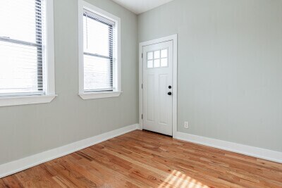 Building Photo - 625 W Oakdale Ave