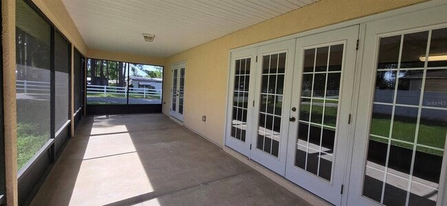 Building Photo - 113 Teak Rd