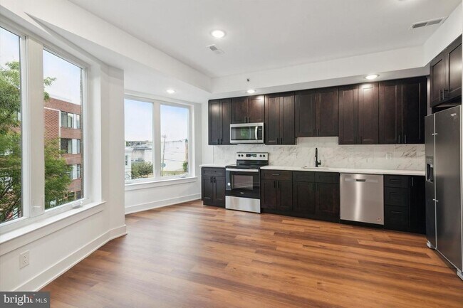 Building Photo - 2556 Frankford Ave