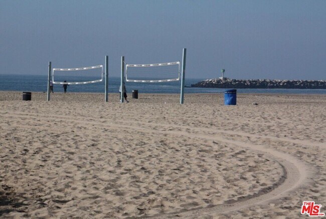 Building Photo - 6824 Esplanade