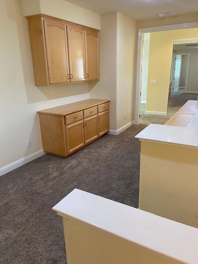Building Photo - Broadstone Solar Home - 5 Bdrms, 4 Baths
