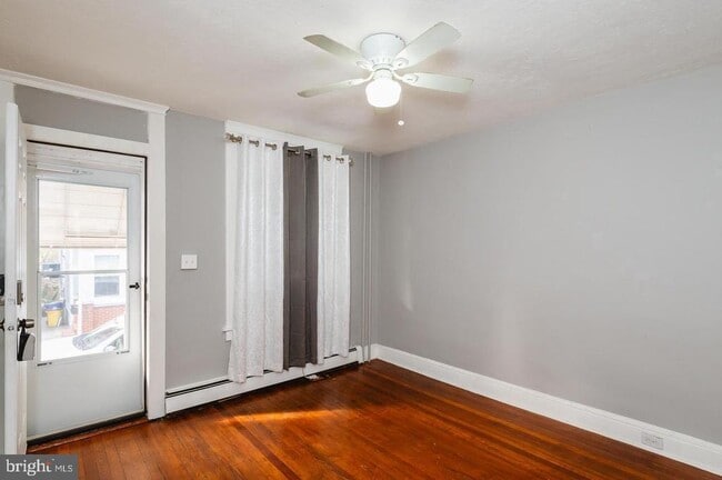 Building Photo - 3321 Elm Ave