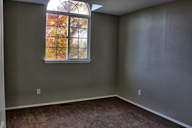 Building Photo - 10231 Travertine Pl