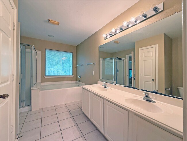 Building Photo - 63 Ledgestone Pl