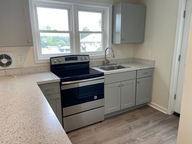 Kitchen - 310 9th Ave