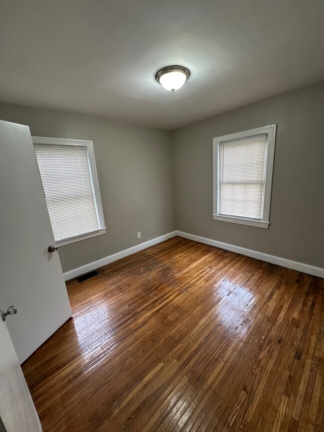 Building Photo - 1224 Weller Ave
