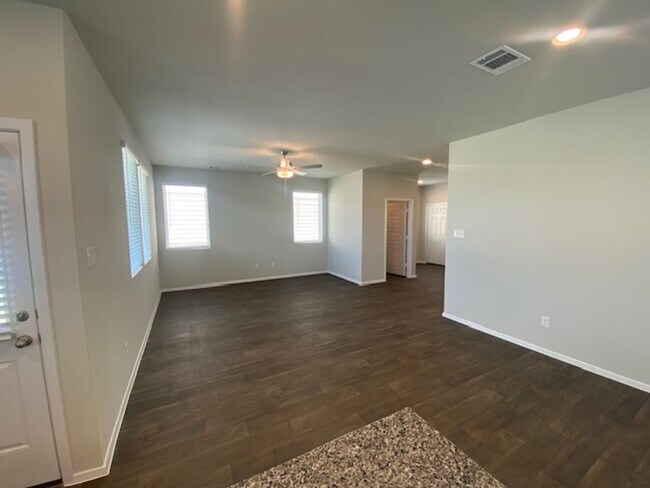 Building Photo - Brand New 4 Bed 2.5 Bath House with Large ...