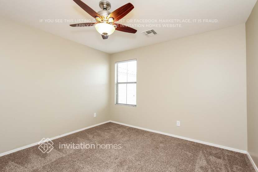 Building Photo - 5753 W Siesta Way