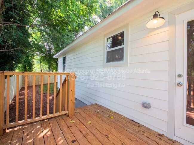 Building Photo - 1016 Coleman St SW