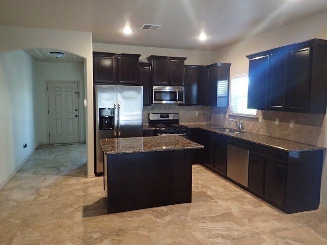 Building Photo - 13836 Hollywood Dr